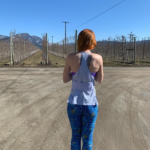 •Donated to Fire Evacuees• Super cute lululemon tank Sz 2 - Picture 9 of 13